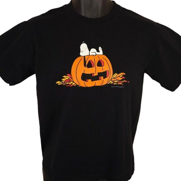 Snoopy Halloween T Shirt Womens Size Medium Black Peanuts Jack O Lantern Pumpkin - Picture 2 of 6